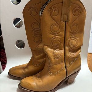 Vintage Women’s Frye Tan Leather Heeled Cowboy Boots